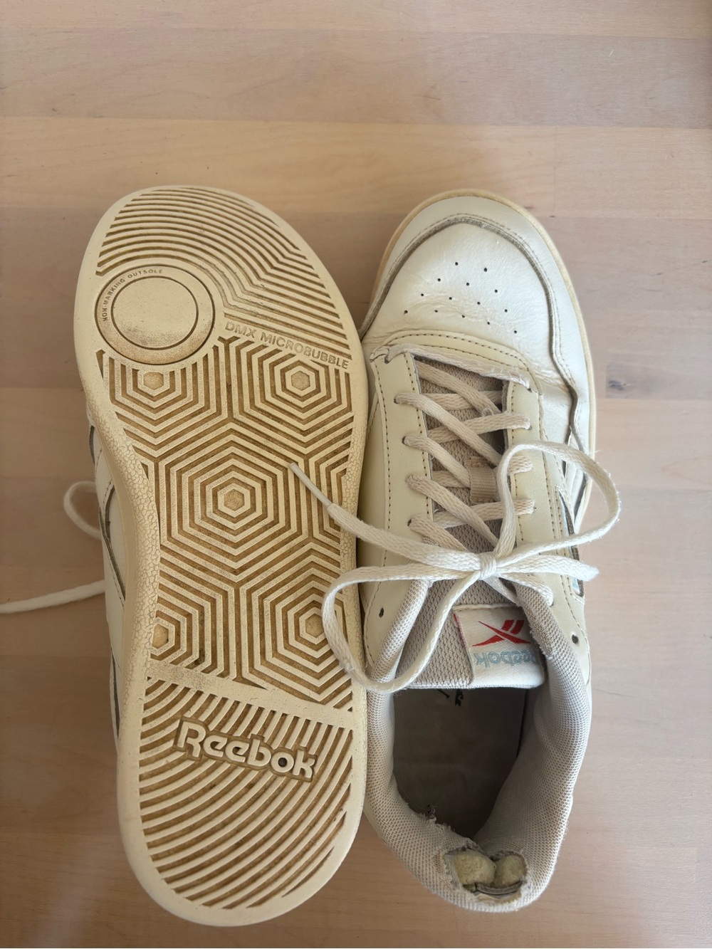 Womenâs Cream Reeboks Size 9 - Picture 2 of 4